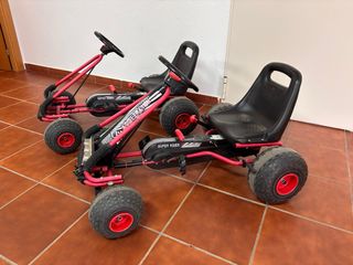 Mini kart de juguete a pedales
