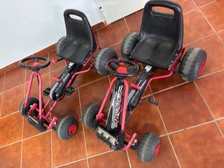Mini kart de juguete a pedales