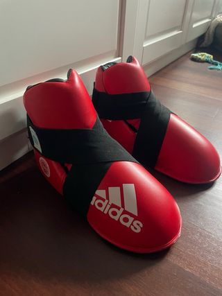 Botines y espinilleras Adidas Wako Kickboxing Rojo