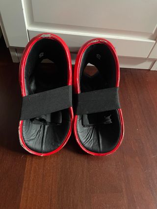 Botines y espinilleras Adidas Wako Kickboxing Rojo