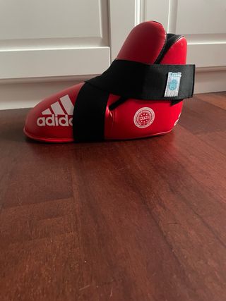 Botines y espinilleras Adidas Wako Kickboxing Rojo