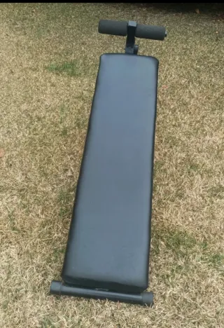 Banco de abdominales ajustable