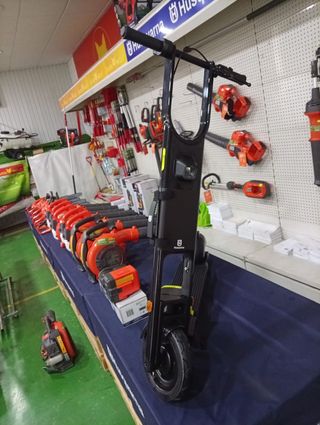 HUSQVARNA  SKUTTA 2024