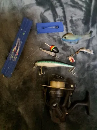 Lotes de pesca: señuelos, flotador y carrete