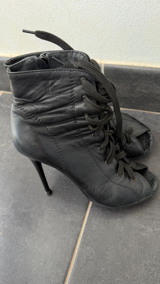 Botines de tacón negros de piel para bailes
