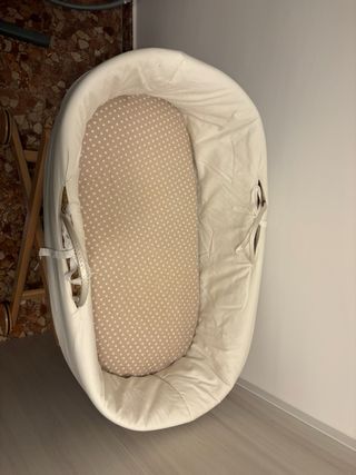 Moisés bebé con todos los accesorios.