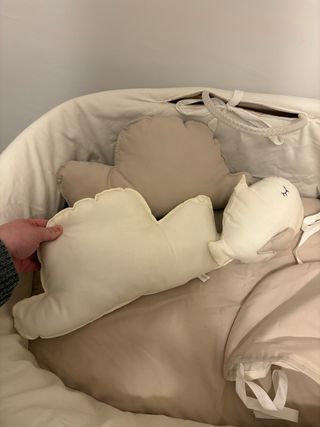 Moisés bebé con todos los accesorios.