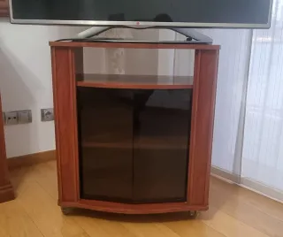 Mesa TV con ruedas