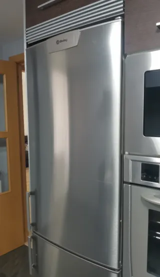 Frigorífico Balay (sólo nevera, congelador roto).