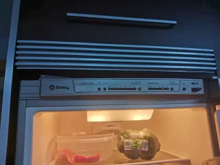 Frigorífico Balay (sólo nevera, congelador roto).