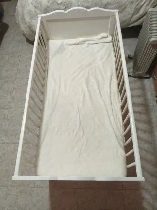 Cuna blanca para bebé