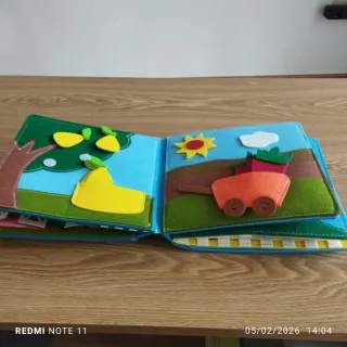 Libro sensorial de fieltro de granja