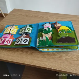 Libro sensorial de fieltro de granja