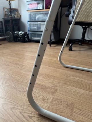 Mesa auxiliar plegable regulable