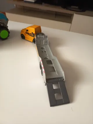 Camión y tráiler para Hot Wheels