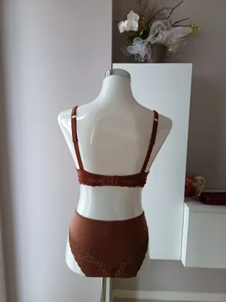Completo reggiseno/ slip marrone marca goldenpoint