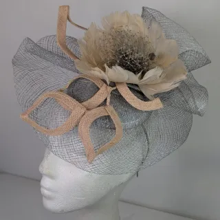 Tocado fiesta melocoton y gris plata