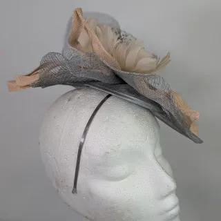 Tocado fiesta melocoton y gris plata