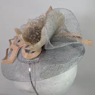 Tocado fiesta melocoton y gris plata