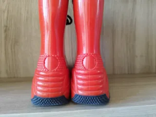 Stivali di gomma, rossi, numero 25. Impermeabili