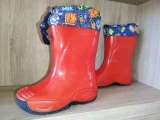 Stivali di gomma, rossi, numero 25. Impermeabili