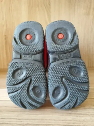 Stivali di gomma, rossi, numero 25. Impermeabili