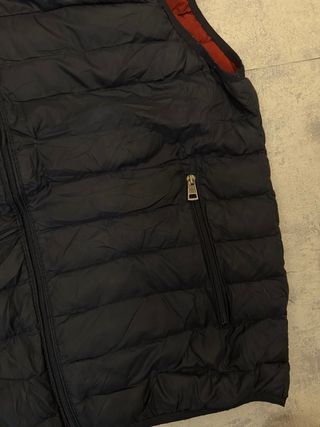 Chaleco Moncler Plumas Negro y Rojo