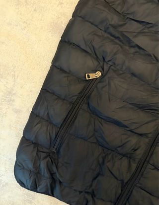 Chaleco Moncler Plumas Negro y Rojo