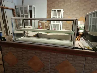 Vitrina expositora cristal y metal