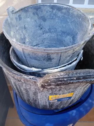 Espuerta y cubo de obra