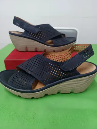 Sandalias Unisa Azul y Beige