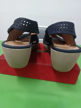 Sandalias Unisa Azul y Beige