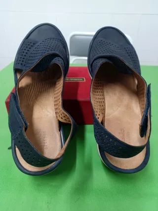 Sandalias Unisa Azul y Beige