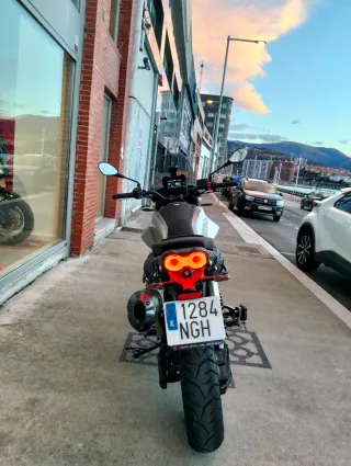 Moto Guzzi V85 tt Strada