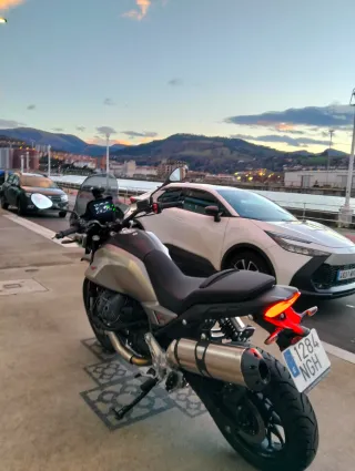 Moto Guzzi V85 tt Strada