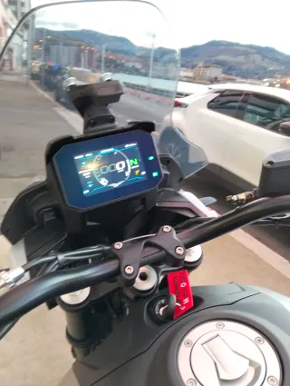 Moto Guzzi V85 tt Strada