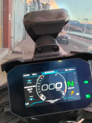 Moto Guzzi V85 tt Strada