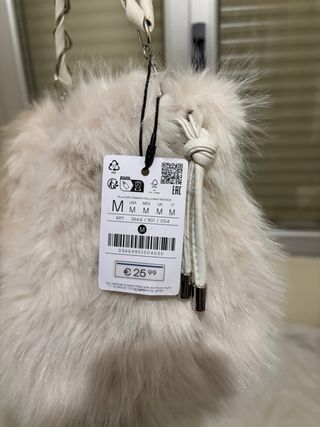 Bolso peludo blanco y beige