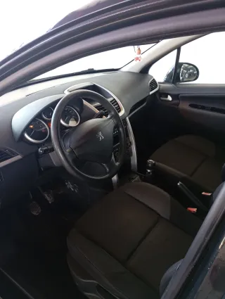 Peugeot 207 2012