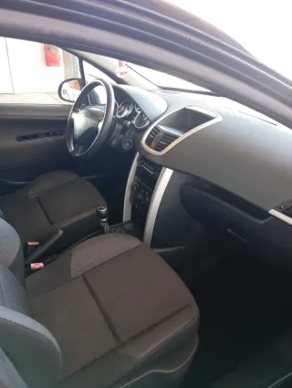 Peugeot 207 2012