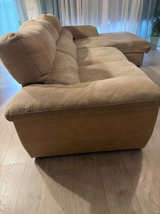 Sofá chaise longue con canapé. Asientos extensible