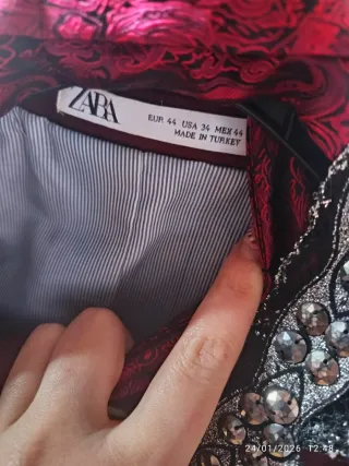 Traje de Novio Zara Rojo y Dorado