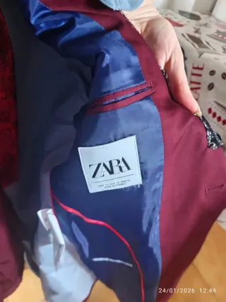 Traje de Novio Zara Rojo y Dorado