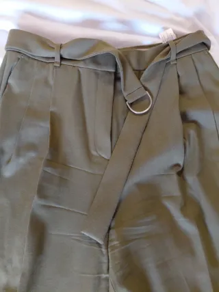 Pantaloncini lunghi da donna verde per ufficio