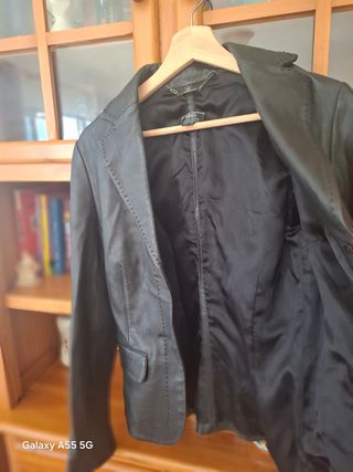 Chaqueta de piel negra