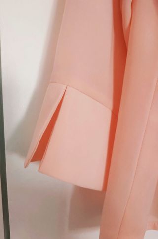 Camisa con pedrería. Mujer