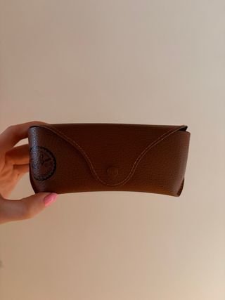 Gafas de sol Ray-Ban negras y marrones