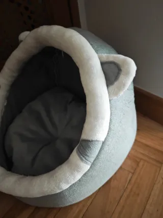 Cama para gato con orejas
