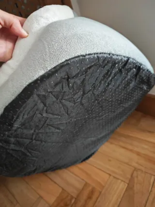 Cama para gato con orejas