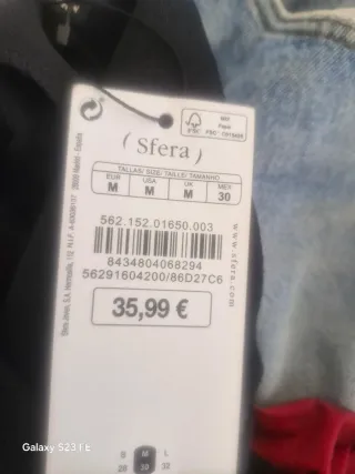 Falda negra y top rojo